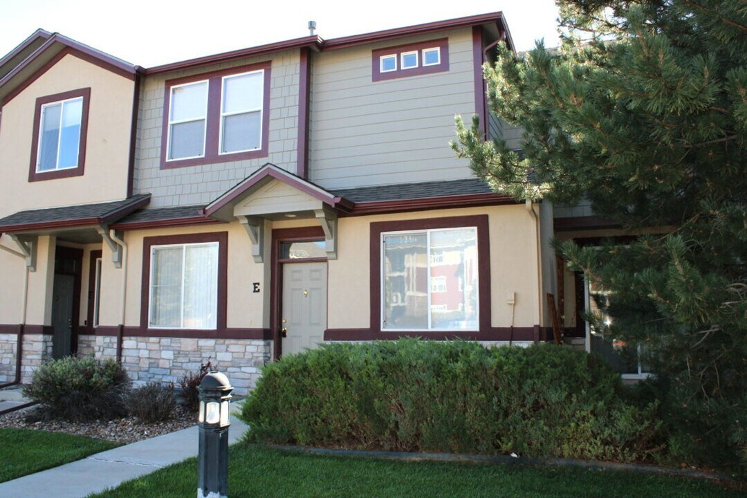 2821 Willow Tree Ln in Fort Collins, CO - Building Photo