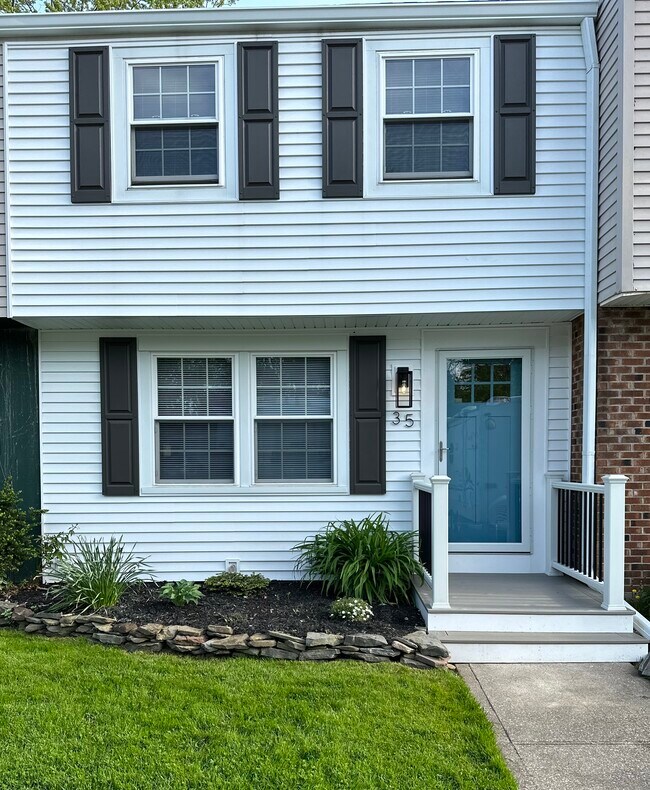 35 Farmbrook Drive Rentals in Farmington, NY