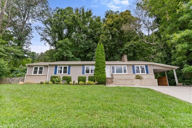 property at 1405 Bonita Dr NE