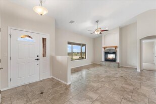 815 E Paniolo Wy in Paulden, AZ - Building Photo