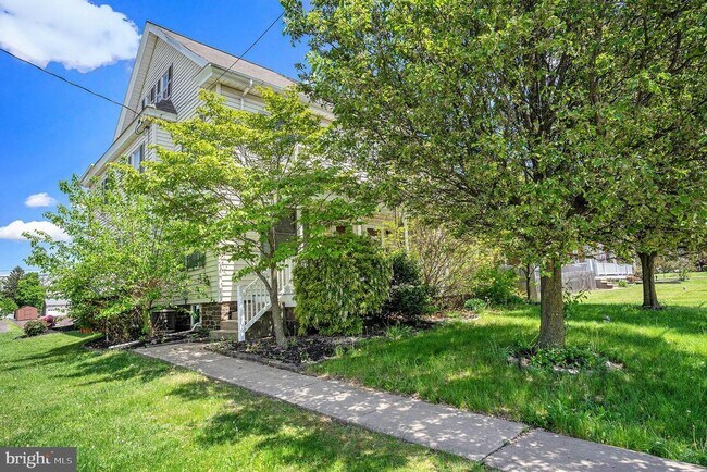 property at 447 N Main St