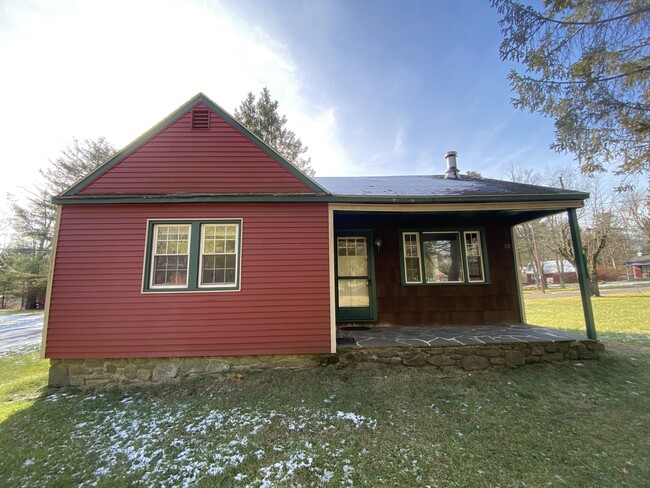 231 Cottage Ln in Cresco, PA - Foto de edificio - Building Photo