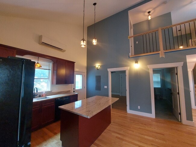 35 Thompson St in Milford, CT - Building Photo - Building Photo