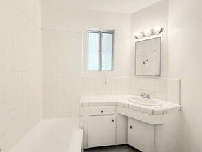 10565 Camarillo St in North Hollywood, CA - Building Photo - Building Photo