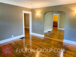 1110 Fulton St E, Unit 1 in Grand Rapids, MI - Foto de edificio - Building Photo