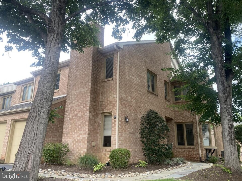 12 Treaty Dr in Chesterbrook, PA - Building Photo