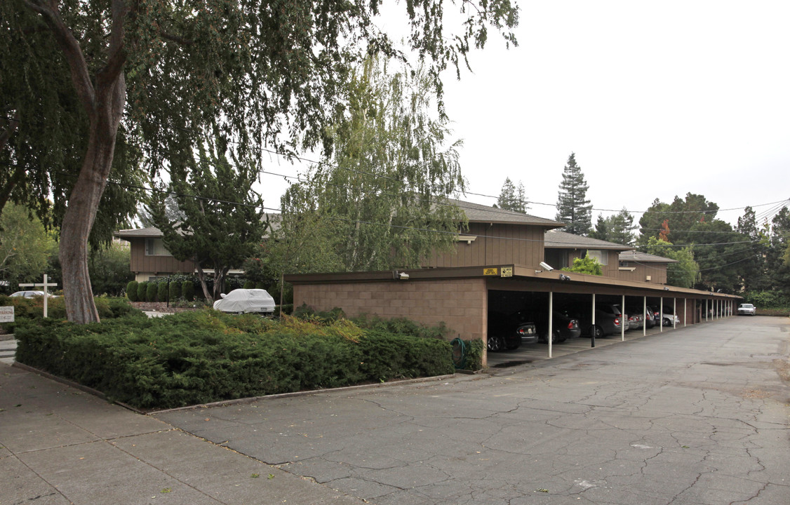 Wilkie Court Apartments in Palo Alto, CA - Foto de edificio