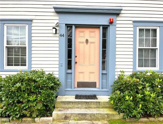 44-44 Phillips St in North Kingstown, RI - Building Photo - Building Photo
