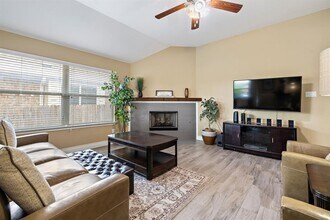 163 Mount Ellen St in Hutto, TX - Building Photo - Building Photo