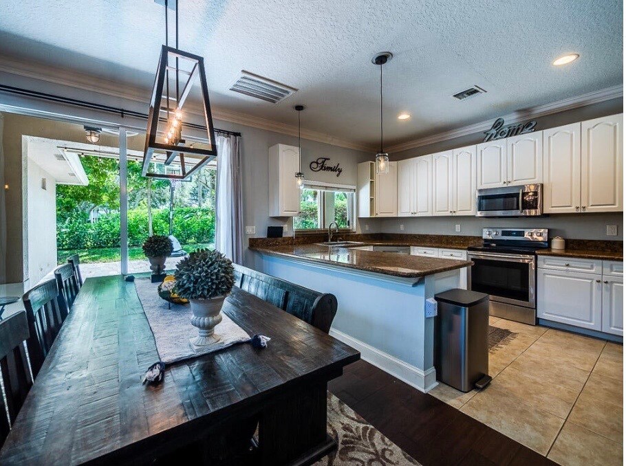 6673 Eagle Ridge Dr in Greenacres, FL - Building Photo