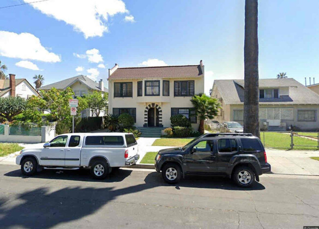 property at 1952 1/2 S La Salle Ave
