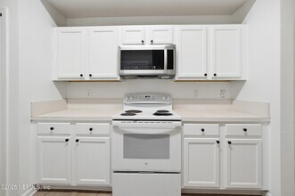 6081 Maggies Cir in Jacksonville, FL - Building Photo - Building Photo