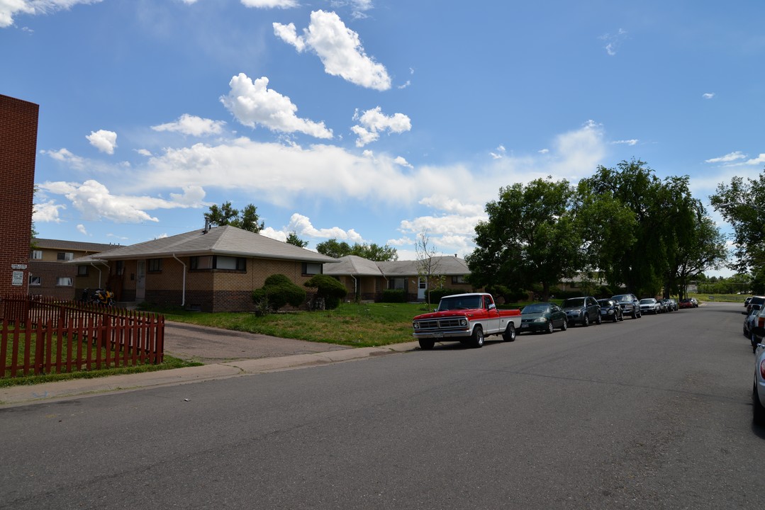 1624-1648 Akron St in Aurora, CO - Building Photo