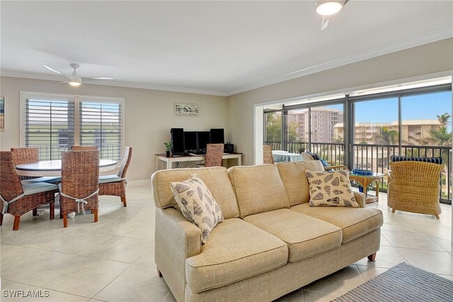 property at 2880 Gulf Shore Blvd N