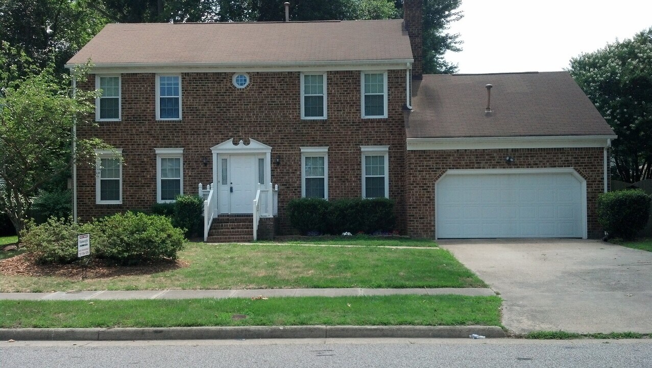 2509 Elson Green Ave in Virginia Beach, VA - Building Photo