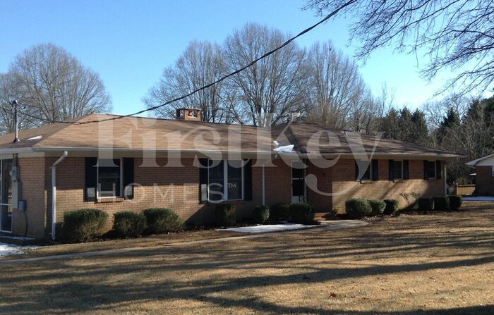4020 Matthews-Mint Hill Rd in Matthews, NC - Building Photo