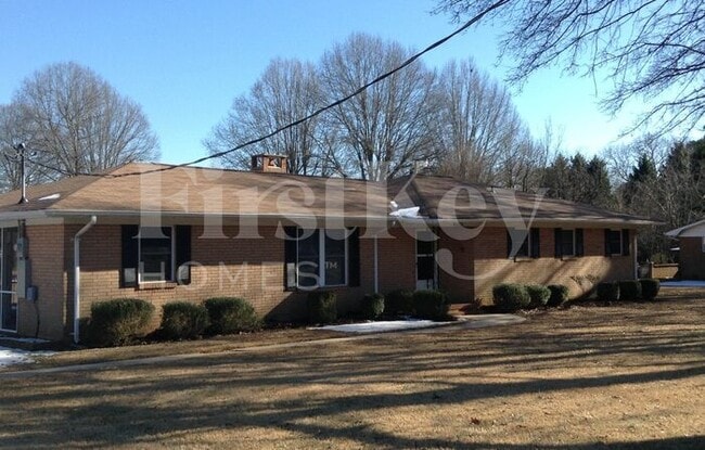 property at 4020 Matthews-Mint Hill Rd