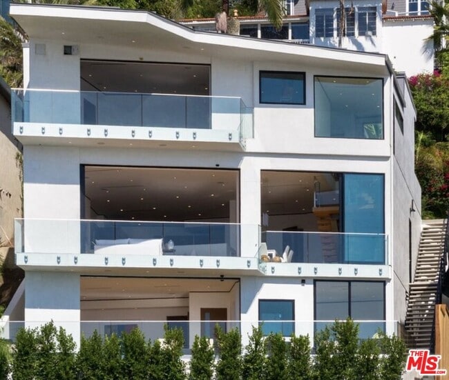 17816 Porto Marina Way in Los Angeles, CA - Foto de edificio - Building Photo