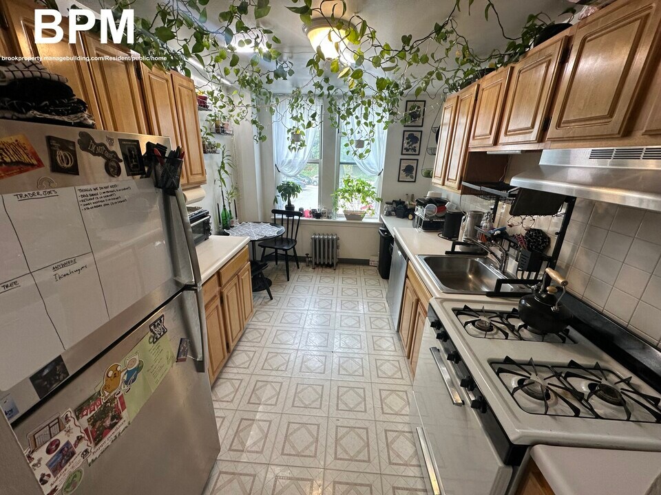 28 Colborne Rd in Boston, MA - Building Photo