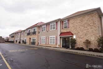 475 Avenel St in Woodbridge Township, NJ - Building Photo - Building Photo