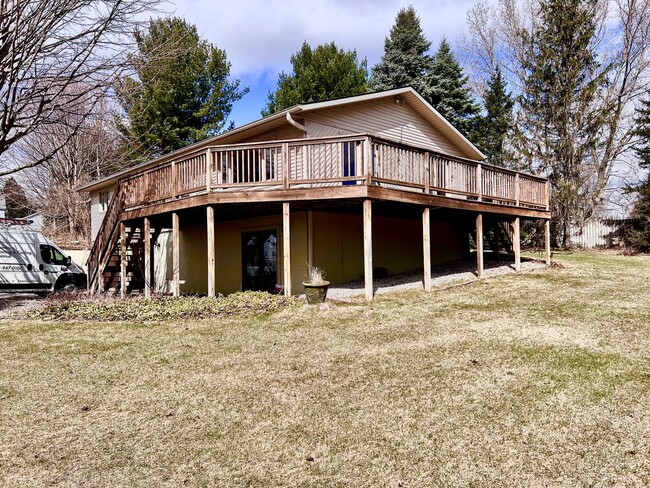 11591 McAllister Rd in Suttons Bay, MI - Building Photo - Building Photo