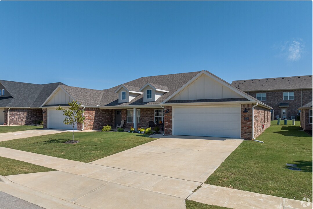 85 E Loveland Loop, Unit A in Farmington, AR - Building Photo