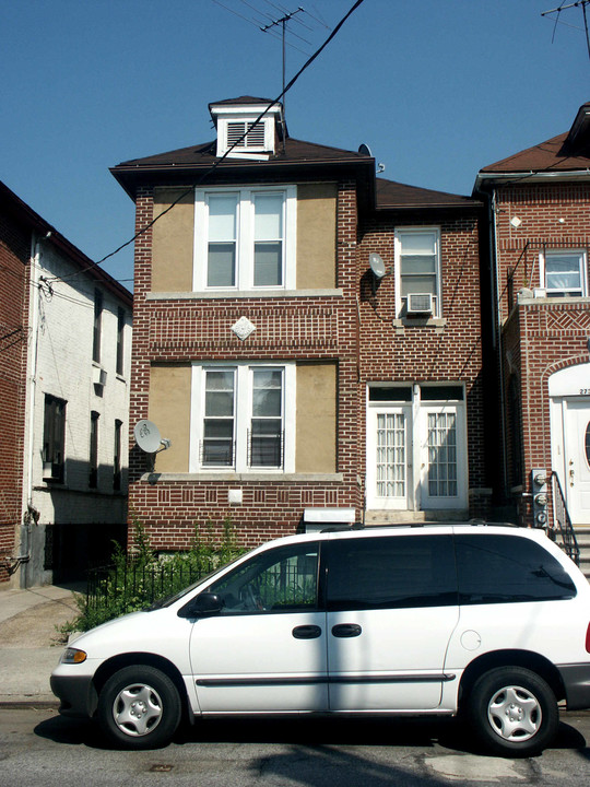 2738 Wallace Ave in Bronx, NY - Building Photo