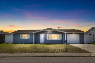 5648 Saren Dr in New Port Richey, FL - Building Photo