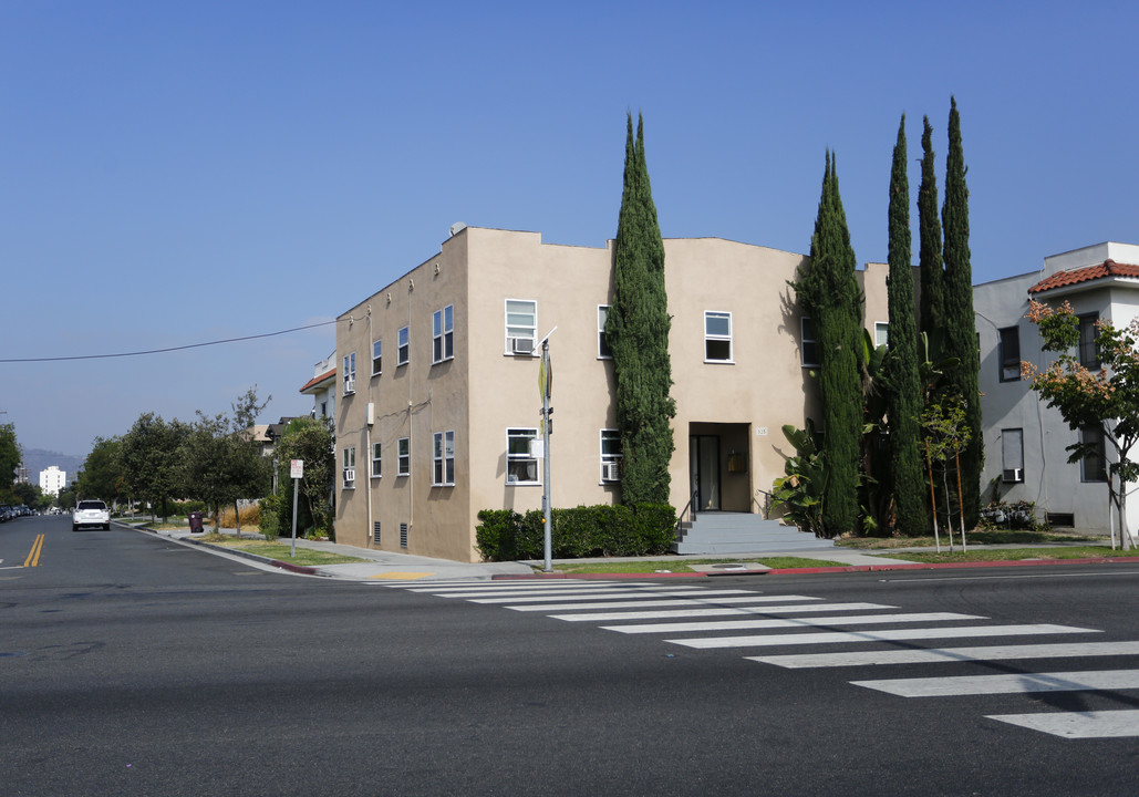 325 S Glendale Ave in Glendale, CA - Building Photo