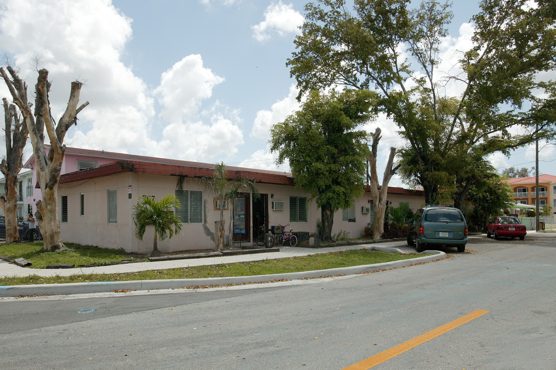 767 W 2nd Ave in Hialeah, FL - Foto de edificio