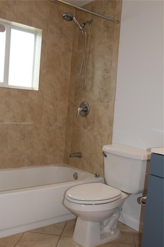 1255 NE 128th St-Unit -2 in North Miami, FL - Building Photo - Building Photo