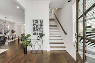 2316 Echelon Ln in Smyrna, GA - Foto de edificio - Building Photo