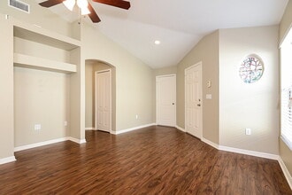 1533 Marsh Wood Dr in Seffner, FL - Foto de edificio - Building Photo