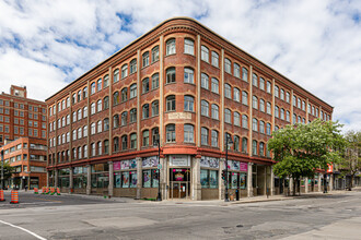 Le L. O. Grothé in Montréal, QC - Building Photo - Primary Photo