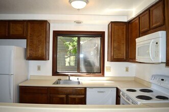 56 Cypress Pl in Sausalito, CA - Building Photo - Building Photo