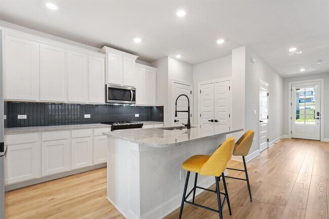 17013 Adoro Dr in Manor, TX - Building Photo - Building Photo
