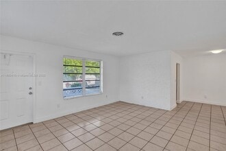 16980 N Miami Ave in North Miami Beach, FL - Building Photo - Building Photo