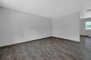 53 Neil St in Delaware, OH - Building Photo