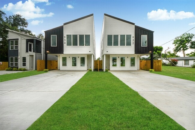 934 South Ln in Houston, TX - Building Photo - Building Photo