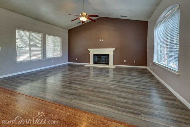 2822 E Granada Ave. in Fresno, CA - Building Photo - Building Photo