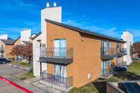 Amber Creek Apartments in Garland, TX - Foto de edificio - Building Photo