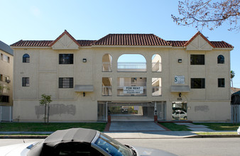 1535 N Kenmore Ave in Los Angeles, CA - Building Photo - Building Photo