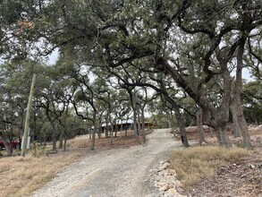 1420 Stallion Springs Dr in Canyon Lake, TX - Building Photo - Building Photo