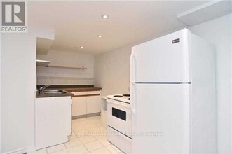 94 Hurley Rd in Ajax, ON - Building Photo - Building Photo