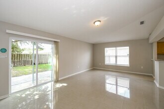 10373 Marsh Hawk Dr in Jacksonville, FL - Building Photo - Building Photo