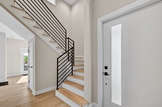 2511 N MacGregor Way in Houston, TX - Building Photo - Building Photo