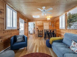 6 Brunetto Grove in Morris, CT - Foto de edificio - Building Photo