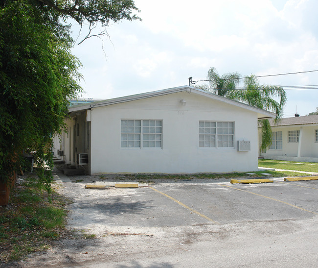 928-932 SW 15th Ter in Fort Lauderdale, FL - Building Photo - Building Photo