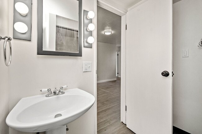 1653 Suburban Ave in Pittsburgh, PA - Building Photo - Building Photo