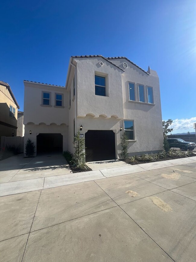 641 Edward Scholle Dr in Camarillo, CA - Building Photo - Building Photo